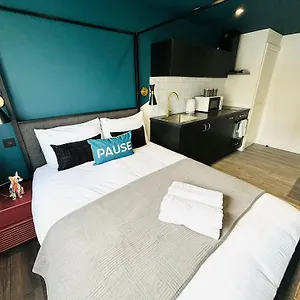 https://city-center-stunning-next-to-main-attractions.brighton-hotels-england.com