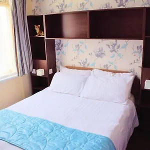 https://the-clarendon-showtel.hotelsin-chester.com